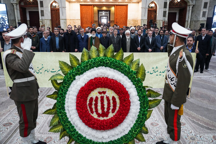 تجدید میثاق رئیس، مدیران و کارکنان ستاد اجرایی فرمان امام با آرمان‌های امام و شهدا