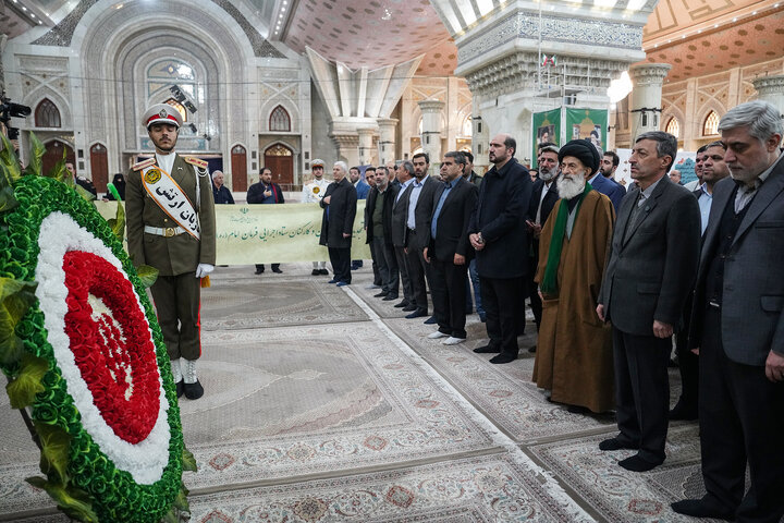 تجدید میثاق رئیس، مدیران و کارکنان ستاد اجرایی فرمان امام با آرمان‌های امام و شهدا