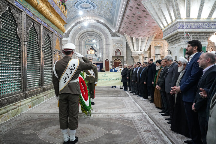 تجدید میثاق رئیس، مدیران و کارکنان ستاد اجرایی فرمان امام با آرمان‌های امام و شهدا