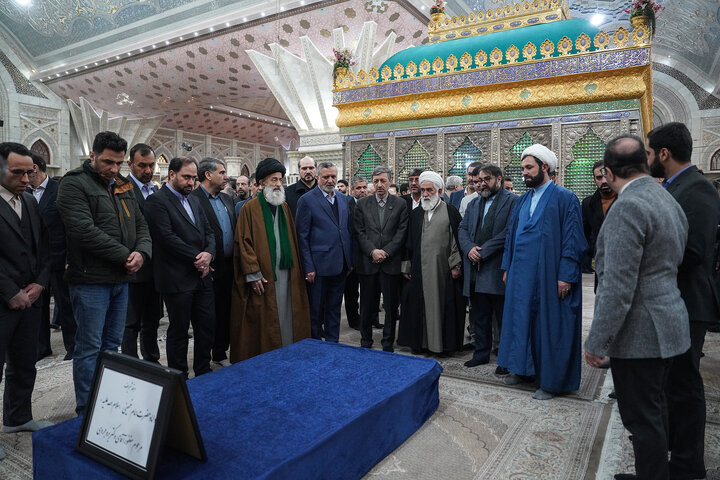 تجدید میثاق رئیس، مدیران و کارکنان ستاد اجرایی فرمان امام با آرمان‌های امام و شهدا