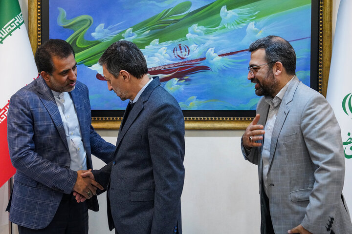 دیدار سید مرتضی محمودی و ابوالقاسم جراره نمایندگان مردم تهران، ری، شمیرانات، اسلامشهر و پردیس در مجلس شورای اسلامی با رئیس ستاد اجرایی فرمان امام