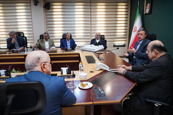 دیدار اعضای هیأت امنا و مدیرعامل خیریه کهریزک با رئیس ستاد اجرایی فرمان امام