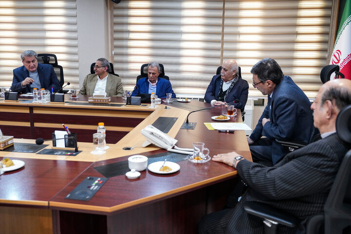 دیدار اعضای هیأت امنا و مدیرعامل خیریه کهریزک با رئیس ستاد اجرایی فرمان امام