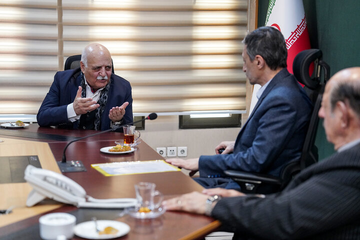 دیدار اعضای هیأت امنا و مدیرعامل خیریه کهریزک با رئیس ستاد اجرایی فرمان امام