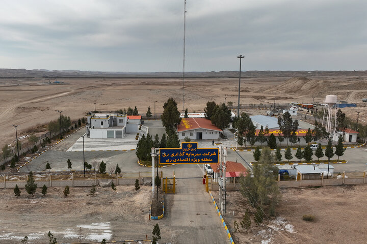 بازدید رئیس ستاد اجرایی فرمان امام از روند احداث و تکمیل کارخانه چادر مشکی قم و منطقه ویژه اقتصادی ری