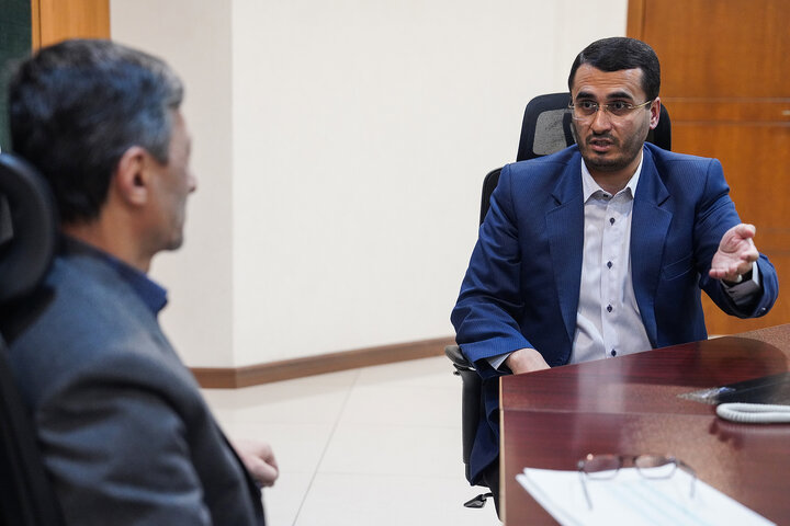 دیدار روح‌الله متفکر آزاد نماینده مردم تبریز، آذرشهر و اسکو در مجلس شورای اسلامی با رئیس ستاد اجرایی فرمان امام