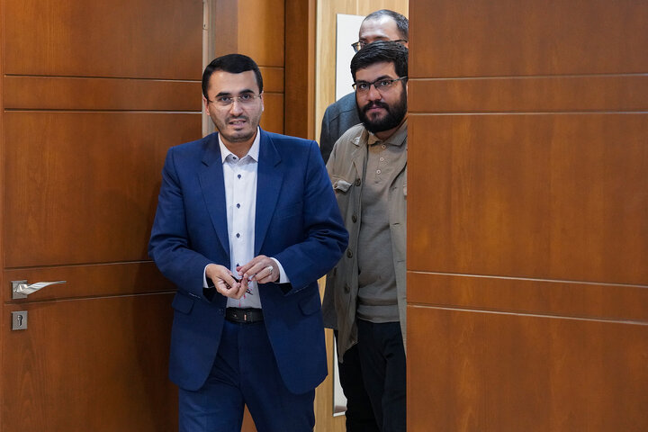 روح‌الله متفکر آزاد نماینده مردم تبریز، آذرشهر و اسکو در مجلس شورای اسلامی