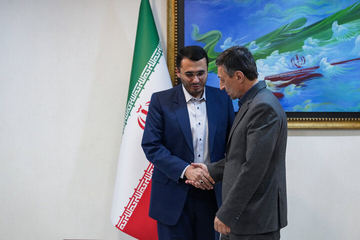 دیدار روح‌الله متفکر آزاد نماینده مردم تبریز، آذرشهر و اسکو در مجلس شورای اسلامی با رئیس ستاد اجرایی فرمان امام