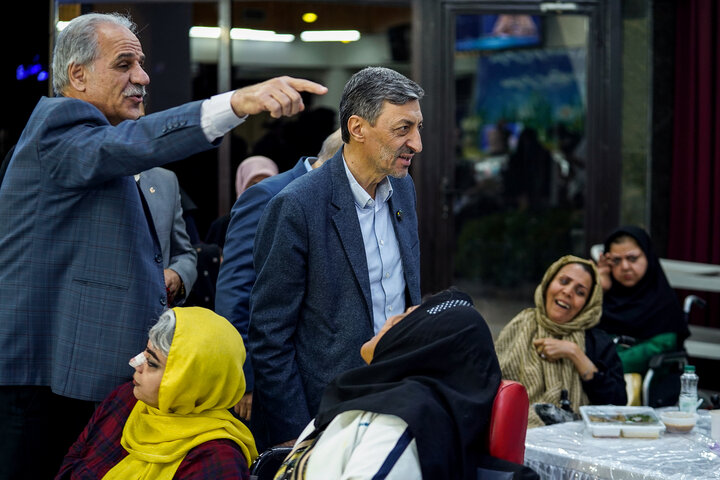 افطاری فتاح در جمع مددجویان آسایشگاه خیریه کهریزک