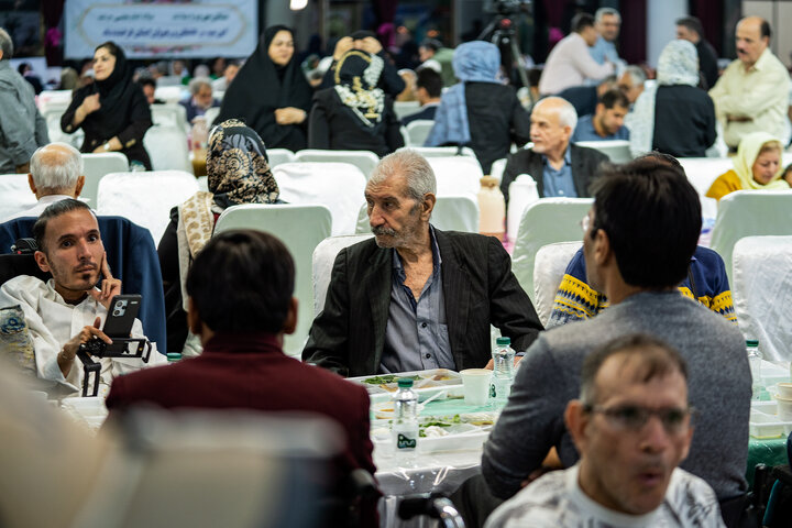 افطاری فتاح در جمع مددجویان آسایشگاه خیریه کهریزک