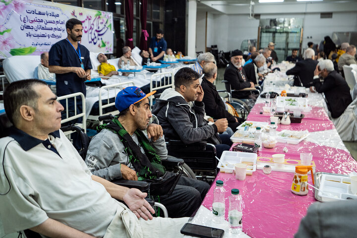 افطاری فتاح در جمع مددجویان آسایشگاه خیریه کهریزک