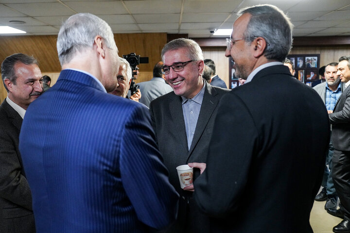 دیدار نوروزی رئیس ستاد اجرایی فرمان امام با همکاران