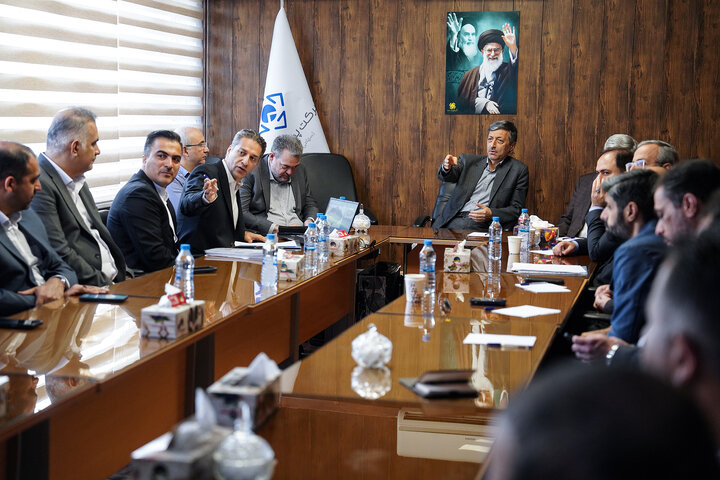 بازدید رئیس ستاد اجرایی فرمان امام از شرکت پخش البرز