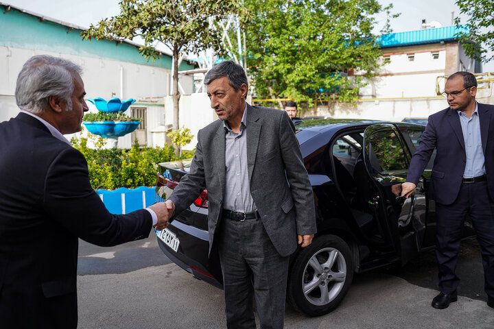 بازدید رئیس ستاد اجرایی فرمان امام از شرکت پخش البرز