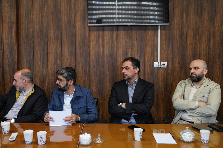 بازدید رئیس ستاد اجرایی فرمان امام از شرکت پخش البرز