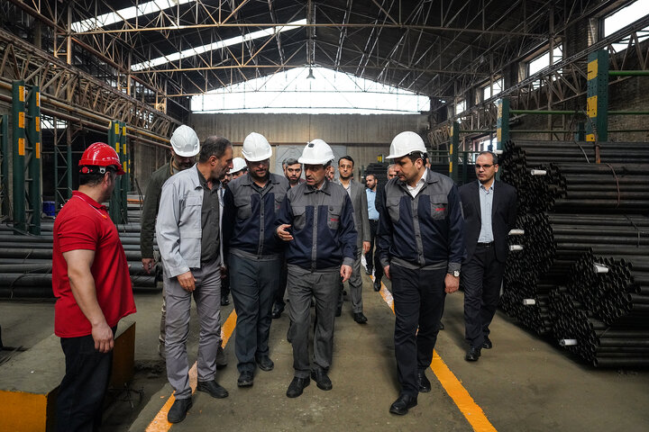 بازدید رئیس ستاد اجرایی فرمان امام از کارخانه لوله و پروفیل سپنتا