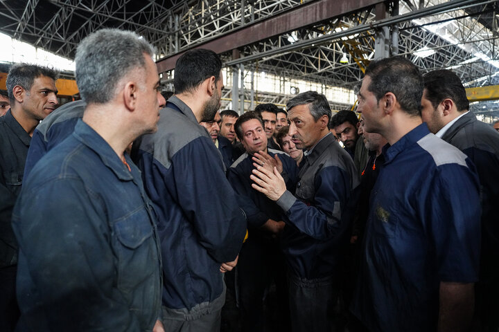 بازدید رئیس ستاد اجرایی فرمان امام از کارخانه لوله و پروفیل سپنتا