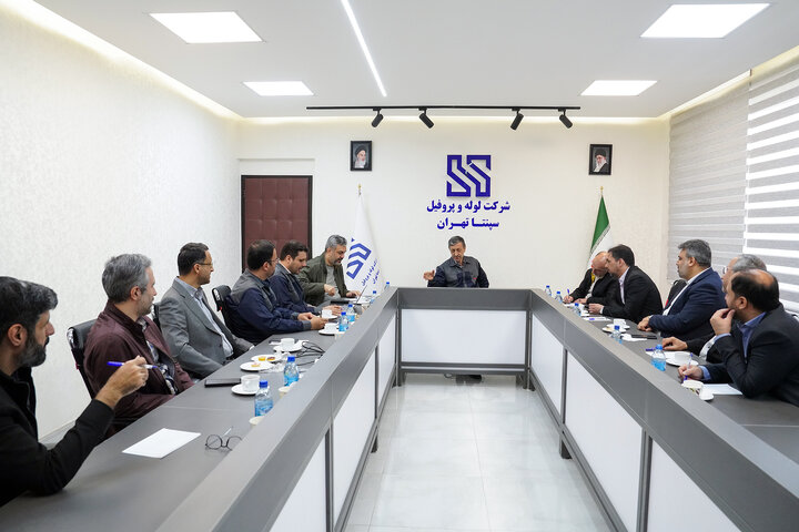 بازدید رئیس ستاد اجرایی فرمان امام از کارخانه لوله و پروفیل سپنتا