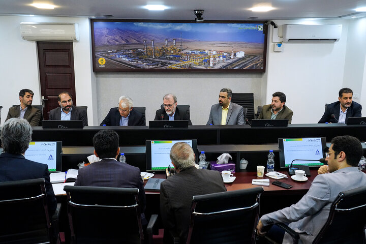 بررسی مسائل گروه توسعه انرژی تدبیر با حضور رئیس ستاد اجرایی فرمان امام