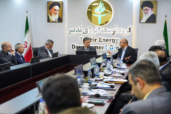 بررسی مسائل گروه توسعه انرژی تدبیر با حضور رئیس ستاد اجرایی فرمان امام