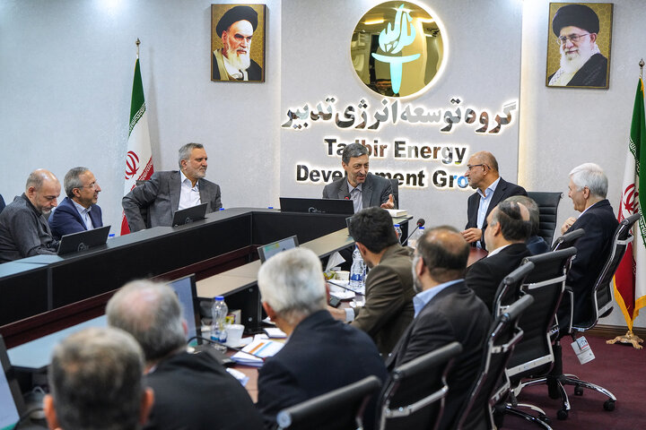 بررسی مسائل گروه توسعه انرژی تدبیر با حضور رئیس ستاد اجرایی فرمان امام