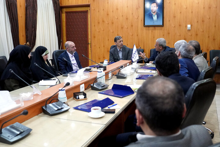 بازدید رئیس ستاد اجرایی فرمان امام از پژوهشگاه رویان