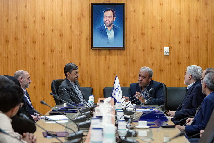 بازدید رئیس ستاد اجرایی فرمان امام از پژوهشگاه رویان