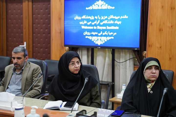 بازدید رئیس ستاد اجرایی فرمان امام از پژوهشگاه رویان