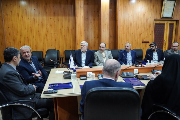 بازدید رئیس ستاد اجرایی فرمان امام از پژوهشگاه رویان