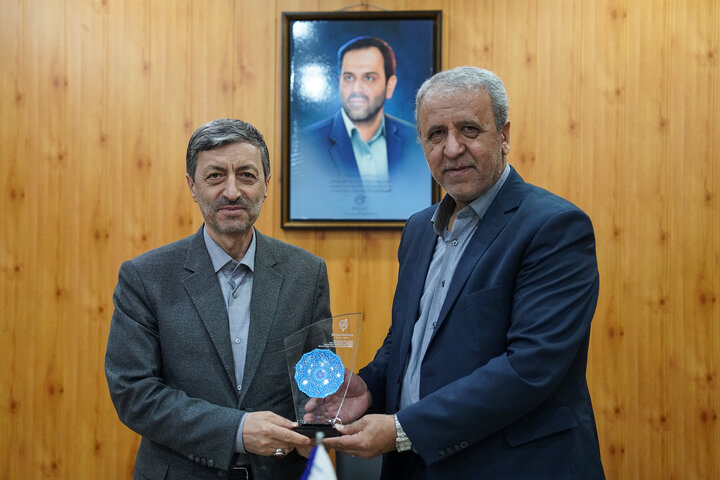 بازدید رئیس ستاد اجرایی فرمان امام از پژوهشگاه رویان