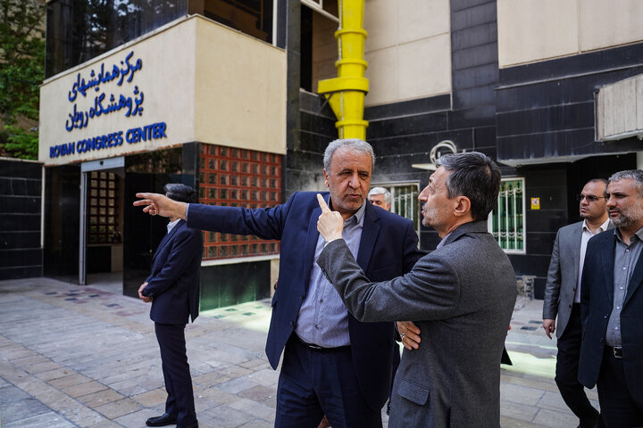 بازدید رئیس ستاد اجرایی فرمان امام از پژوهشگاه رویان