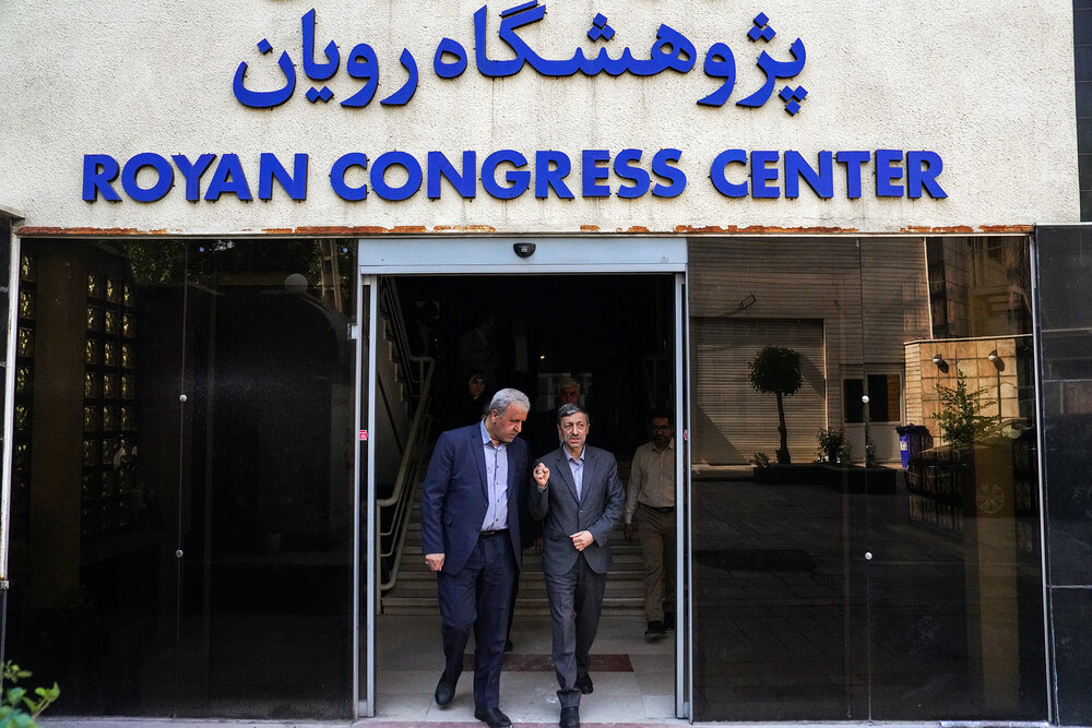 بازدید رئیس ستاد اجرایی فرمان امام از پژوهشگاه رویان