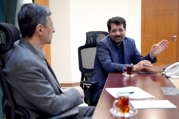 دیدار حمیدرضا عزیزی فارسانی نماینده مردم اردل، فارسان، کوهرنگ و کیار در مجلس شورای اسلامی با رئیس ستاد اجرایی فرمان امام