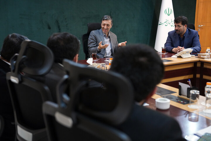 دیدار حمیدرضا عزیزی فارسانی نماینده مردم اردل، فارسان، کوهرنگ و کیار در مجلس شورای اسلامی با رئیس ستاد اجرایی فرمان امام