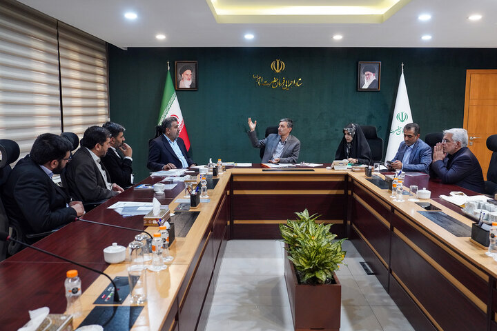 دیدار فاطمه جراره نماینده مردم بندر عباس، قشم و ابوموسی، ابوالقاسم جراره نماینده مردم تهران، ری، شمیرانات، اسلامشهر و پردیس و علی بابایی کارنامی نماینده مردم ساری و میاندورود در مجلس شورای اسلامی با رئیس ستاد اجرایی فرمان امام