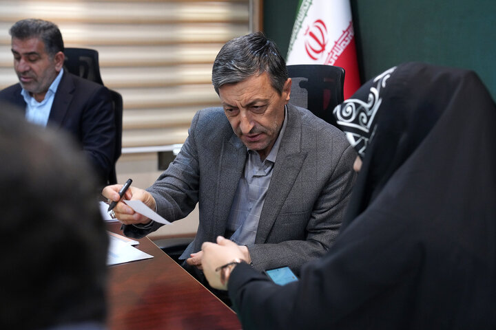 دیدار فاطمه جراره نماینده مردم بندر عباس، قشم و ابوموسی در مجلس شورای اسلامی با رئیس ستاد اجرایی فرمان امام