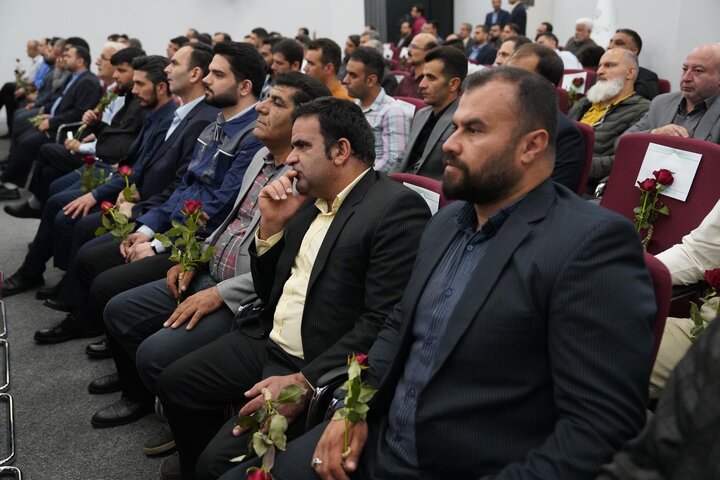 گزارش تصویری /نشست صمیمی سید پرویز فتاح، رئیس ستاد اجرایی فرمان امام با نمایندگان گروه‌های کارگری ستاد اجرایی فرمان امام