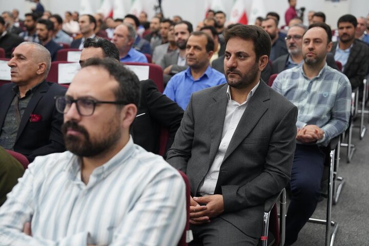 گزارش تصویری /نشست صمیمی سید پرویز فتاح، رئیس ستاد اجرایی فرمان امام با نمایندگان گروه‌های کارگری ستاد اجرایی فرمان امام