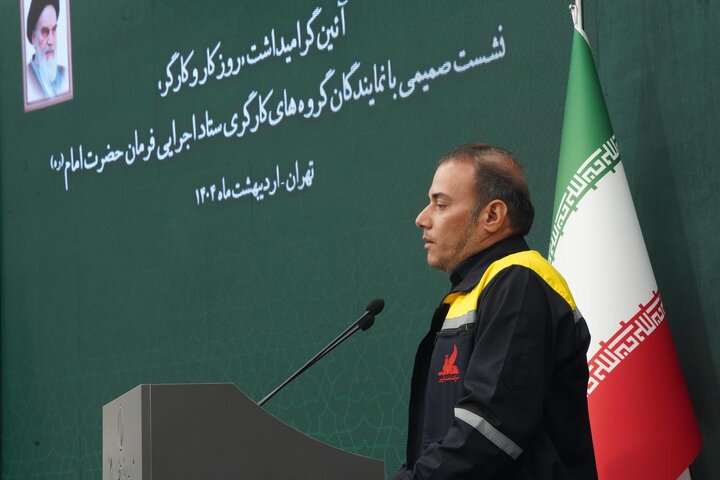 گزارش تصویری /نشست صمیمی سید پرویز فتاح، رئیس ستاد اجرایی فرمان امام با نمایندگان گروه‌های کارگری ستاد اجرایی فرمان امام