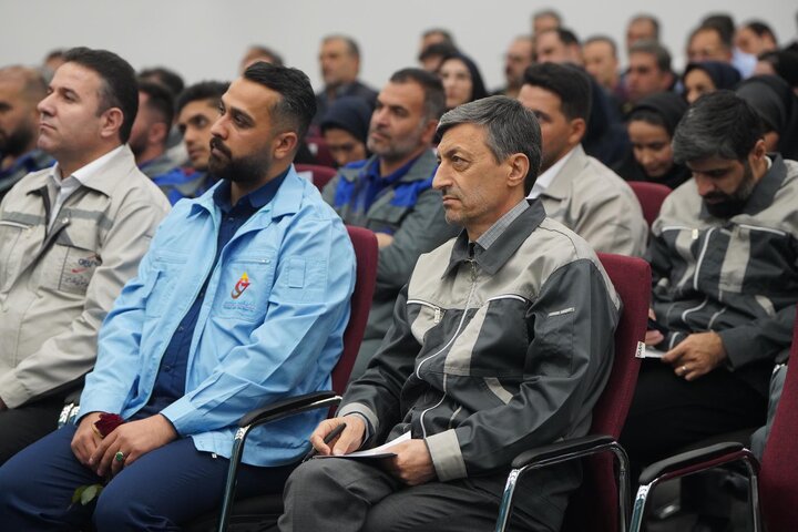 گزارش تصویری /نشست صمیمی سید پرویز فتاح، رئیس ستاد اجرایی فرمان امام با نمایندگان گروه‌های کارگری ستاد اجرایی فرمان امام