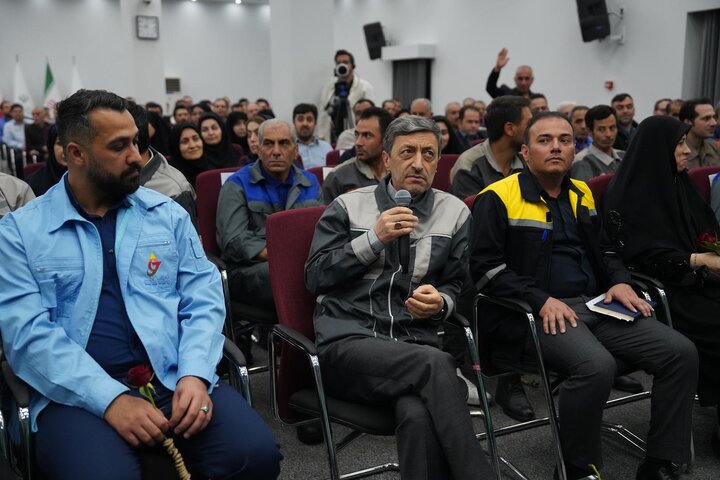 گزارش تصویری /نشست صمیمی سید پرویز فتاح، رئیس ستاد اجرایی فرمان امام با نمایندگان گروه‌های کارگری ستاد اجرایی فرمان امام