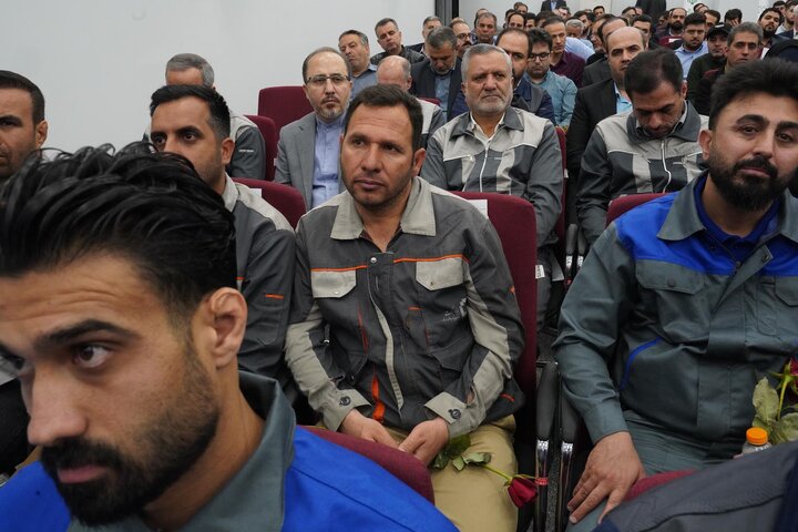 گزارش تصویری /نشست صمیمی سید پرویز فتاح، رئیس ستاد اجرایی فرمان امام با نمایندگان گروه‌های کارگری ستاد اجرایی فرمان امام