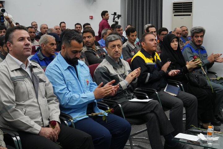 گزارش تصویری /نشست صمیمی سید پرویز فتاح، رئیس ستاد اجرایی فرمان امام با نمایندگان گروه‌های کارگری ستاد اجرایی فرمان امام