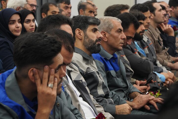 گزارش تصویری /نشست صمیمی سید پرویز فتاح، رئیس ستاد اجرایی فرمان امام با نمایندگان گروه‌های کارگری ستاد اجرایی فرمان امام