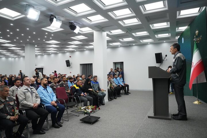 گزارش تصویری /نشست صمیمی سید پرویز فتاح، رئیس ستاد اجرایی فرمان امام با نمایندگان گروه‌های کارگری ستاد اجرایی فرمان امام