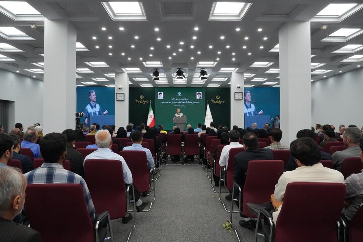 گزارش تصویری /نشست صمیمی سید پرویز فتاح، رئیس ستاد اجرایی فرمان امام با نمایندگان گروه‌های کارگری ستاد اجرایی فرمان امام