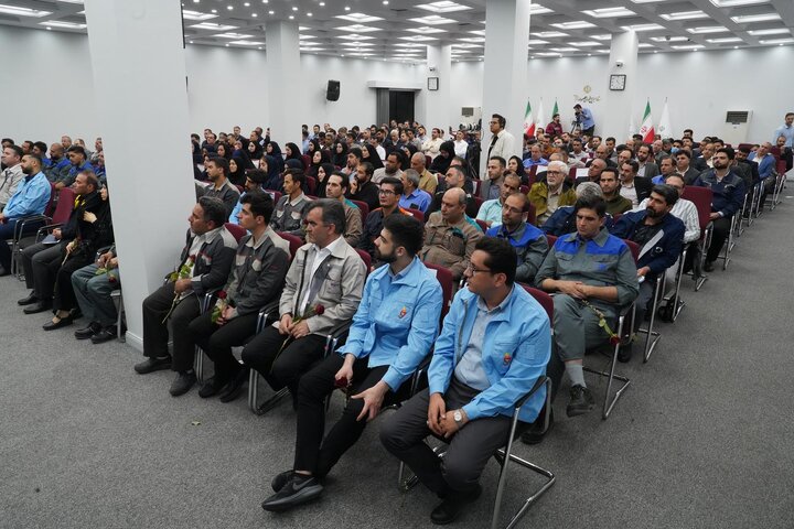 گزارش تصویری /نشست صمیمی سید پرویز فتاح، رئیس ستاد اجرایی فرمان امام با نمایندگان گروه‌های کارگری ستاد اجرایی فرمان امام