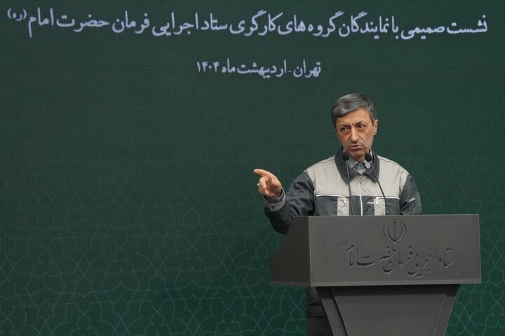 گزارش تصویری /نشست صمیمی سید پرویز فتاح، رئیس ستاد اجرایی فرمان امام با نمایندگان گروه‌های کارگری ستاد اجرایی فرمان امام