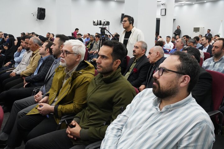 گزارش تصویری /نشست صمیمی سید پرویز فتاح، رئیس ستاد اجرایی فرمان امام با نمایندگان گروه‌های کارگری ستاد اجرایی فرمان امام