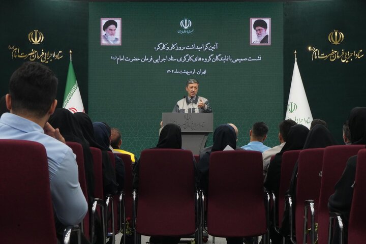 گزارش تصویری /نشست صمیمی سید پرویز فتاح، رئیس ستاد اجرایی فرمان امام با نمایندگان گروه‌های کارگری ستاد اجرایی فرمان امام